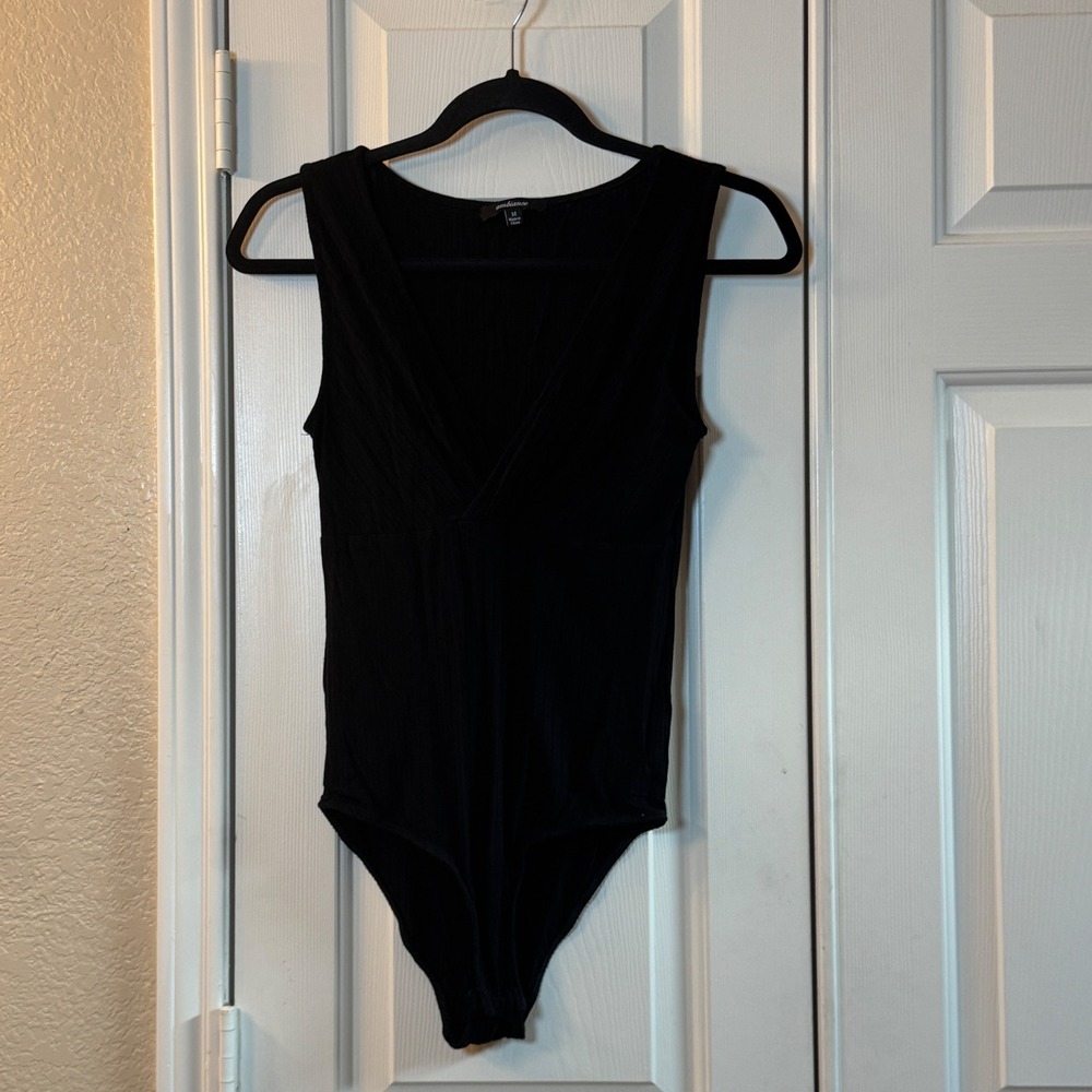 Black Ribbed Ambiance‎ Sleeveless V-Neck Snap Bottom Body Suit, Women's Size M